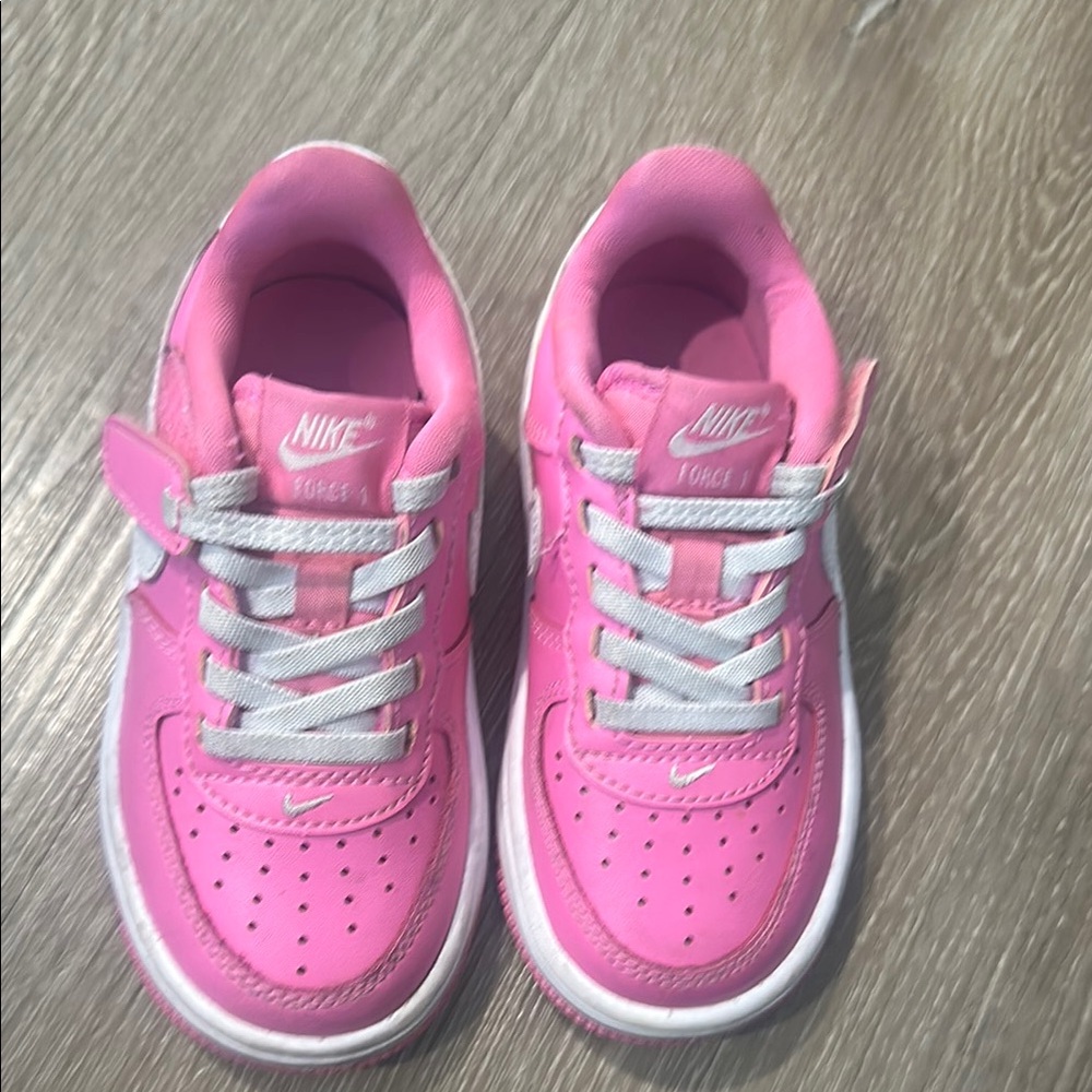 Nike Pink Low-Top Airforce 1 easy on